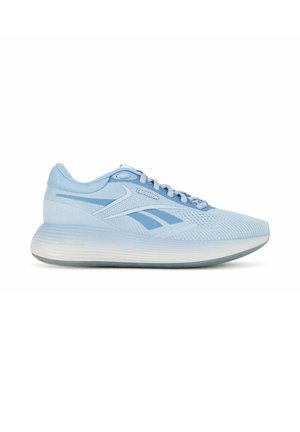 Zapatilla de running Reebok azul claro con parte superior de malla, entresuela de espuma, diseño con cordones y logotipo lateral de la marca sobre fondo blanco.
