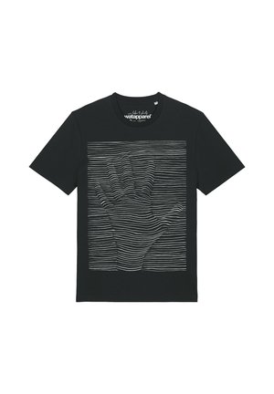 Schwarzes T-Shirt mit kurzen Ärmeln und weißer Kontur eines Handabdrucks aus horizontalen Linien in der Mitte vorne.