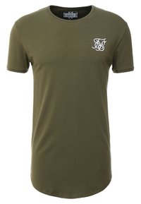 Olivgrön t-shirt i bomull, med korta ärmar, rund halsringning och en vit broderad logotyp på vänster bröst.