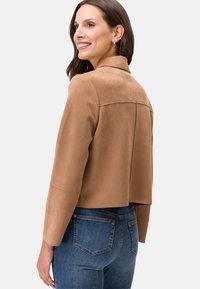 zero IN OPTIK - Veste en similicuir - golden camel