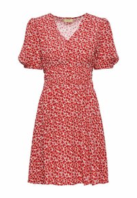 Czerwona sukienka w kwiaty z krótkimi bufkami, dekoltem w kształcie litery V oraz marszczonym pasem, zdobiona białymi i ciemnoczerwonymi wzorami na lekkim materiale.