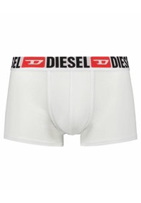 Bílé bavlněné boxerky s černým elastickým pasem, na kterém se nachází červené branding a logo "DIESEL". Hladká textura, přiléhavý střih.
