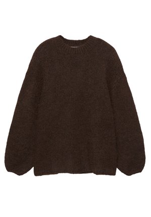 Bruine gebreide trui met een ronde hals, losse pasvorm en lange mouwen. De textuur lijkt zacht en grof, met een subtiel patroon.
