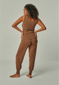 YOU LOOK PERFECT MERINO WOOL LOUNGEWEAR SET 3 PIECES - Nachtwäsche Set - cognac