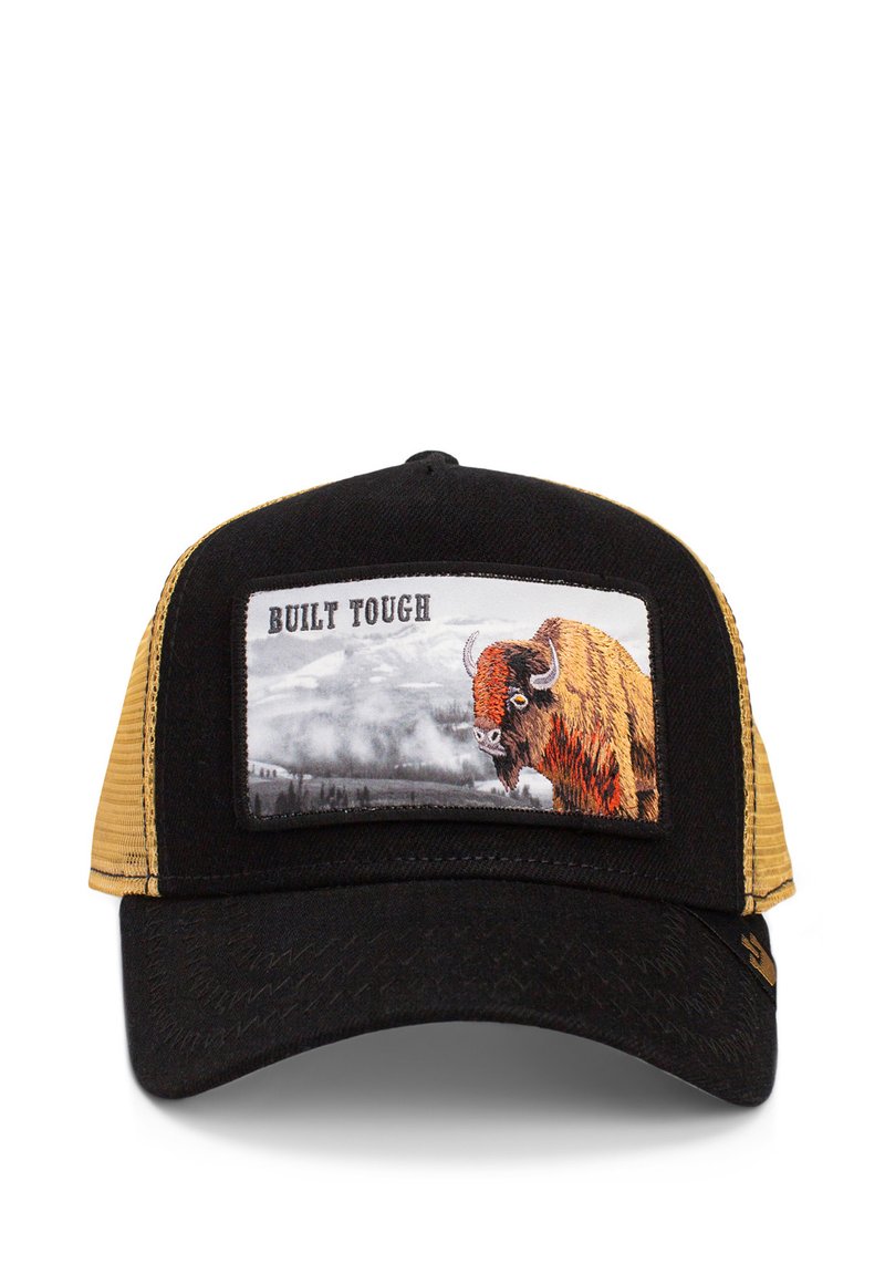 Gorra trucker negra y mostaza con un gráfico de bisonte y el texto "CONSTRUIDO PARA DURAR" en un parche. Se pueden ver la textura de la tela y la forma estructurada.