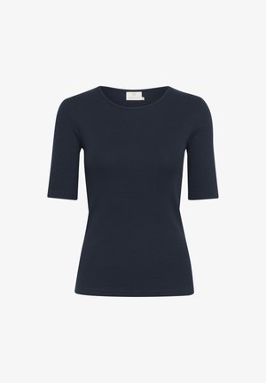 Tamnoplava majica s kratkim rukavima i okruglim izrezom, izrađena od rebrastog materijala, s prilagođenim siluetom i minimalnim detaljima.