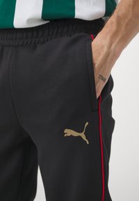 Puma AC MILAN CASUALS PANTS - Klub merchandise - black/for all time red