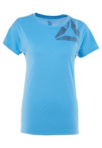 Ljusblå kortärmad t-shirt tillverkad av mjukt och andningsbart tyg. Har en meshdetalj vid halsliningen och ett grafiskt tryck framtill.