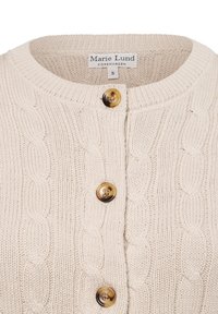 Cremfarbener Schurwollstrickcardigan mit Rundhalsausschnitt, drei großen goldenen Knöpfen und einem Etikett mit der Aufschrift "Marie Lund, Kopenhagen, S."
