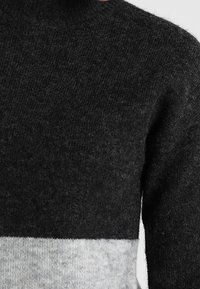 Zalando Essentials Neule - mottled dark grey
