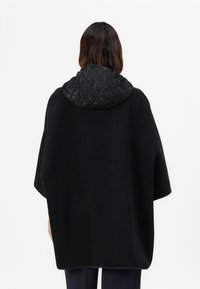 TWINSET CAPE - Viitta - nero