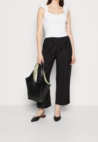 Abercrombie & Fitch Blus - white