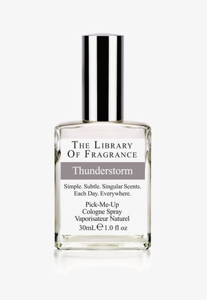 Klarer Glasparfümflakon mit silberner Kappe, beschriftet mit "Thunderstorm", 30ml, mit schwarzem und grauem Text auf weißem Hintergrund.