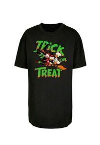 Must musta T-särk mustast puuvillast, millel on värvikas "TRICK OR TREAT" graafika, kus on koomiksikujutised: roheline nõid, kurat ja pardike luuaparaadil.