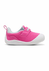 Rózsaszín hálós slip-on cipő szürke részletekkel, rugalmas pánttal és fehér gumitalppal. A saroknál húzófül található, ami megkönnyíti a felhúzást.