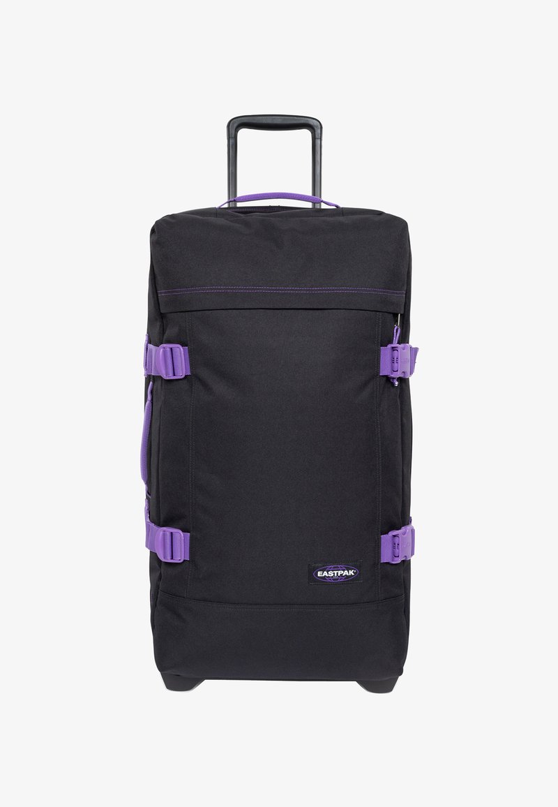 Sac de voyage noir à roulettes avec accents violets, doté d'une poignée rétractable, de sangles latérales et d'un écusson logo. Tissu durable, forme rectangulaire.