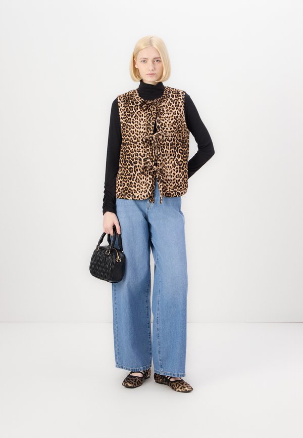 VMCLARA  - Waistcoat - rugby tan4