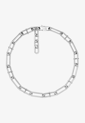 Zilveren metalen schakelarmband met uitgerekte schakels met een gladde textuur, een veilige sluiting en een decoratieve extra kettingdetail.