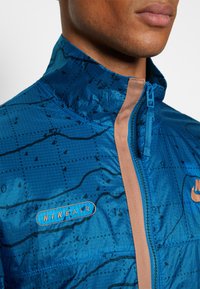 Nike Sportswear Corta-vento - dark blue