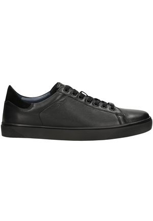 Trainers - black