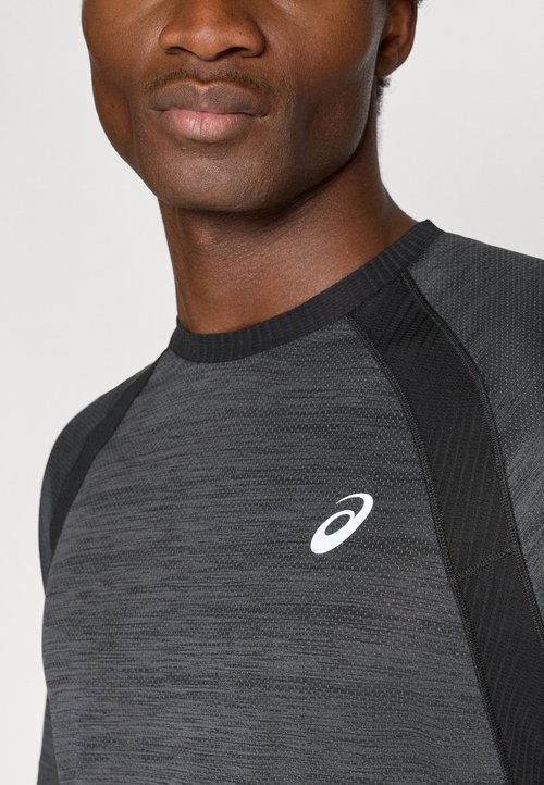 ASICS ROAD - Sports T-shirt - performance black — foto 6