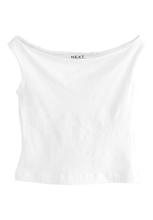 Débardeur en coton blanc avec encolure large, manches courtes et silhouette ajustée. Présente une texture lisse et des détails de couture minimaux.