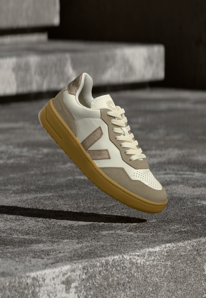 Veja V 90 pure/bronze/natural/bronze