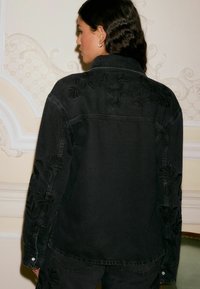 Next TALL FIT EMBROIDERED  - Jachetă din denim - black