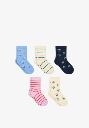 Cinq paires de chaussettes colorées pour enfants avec des motifs floraux et rayés, disposées sur un fond blanc.