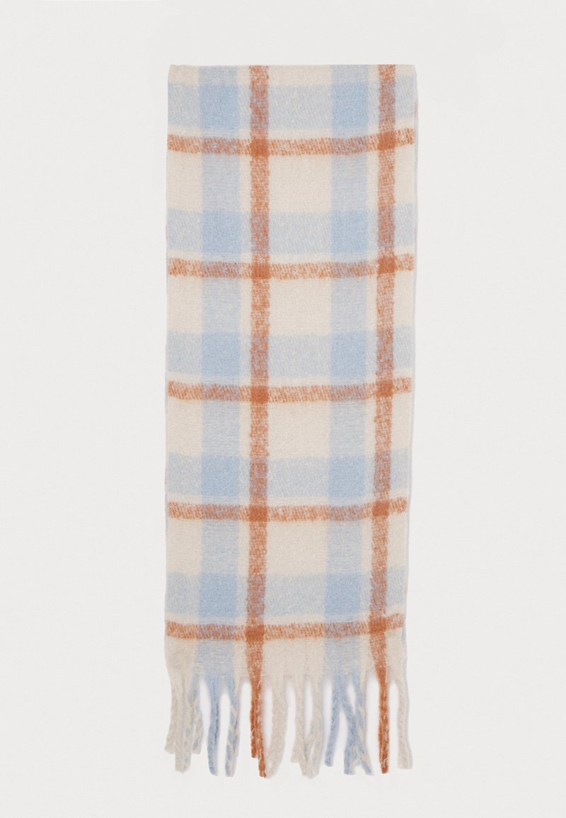 Vævet plaid tørklæde i creme, lys blå og orange med frynser. Blød tekstur, rektangulær form og ternet mønster.