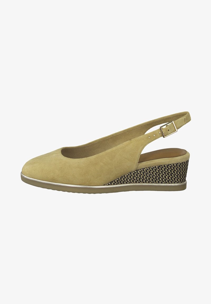 Chaussure compensée beige en daim avec bride arrière réglable à boucle et talon de hauteur moyenne à texture tressée.