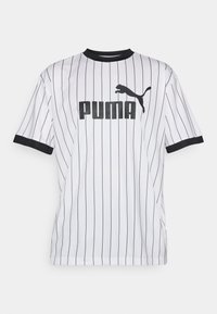 Hvid trøje med sorte lodrette striber, sort krave og ærmer. Har et stort sort "PUMA" logo på forsiden med en puma-siluet.