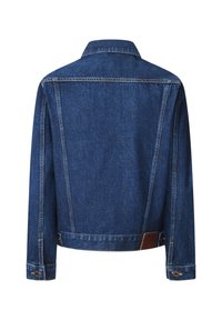 Giacca di jeans blu scuro, caratterizzata da un design classico, colletto semplice e polsini con bottoni. Include un dettaglio in pelle marrone sul retro.