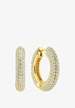 Guld-hoopörhängen prydda med glittrande klara kristaller, med en texturerad yta och ett säkert lås för enkel användning.