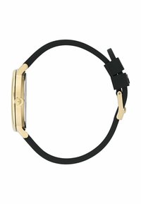 Arany tónusú óra tok, kerek fekete számlappal. Fekete szilikon szíj fém csattal. Minimalista dizájn és sima textúra.