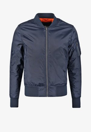 Námořnická bomber bunda se zipem vpředu, pružnými manžetami a pasem. Podšívka je z oranžové látky; má kapsu na rukáv pro dodatečný detail.