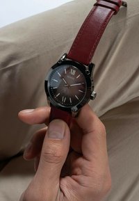 Guess CRESCENT - Karóra - red