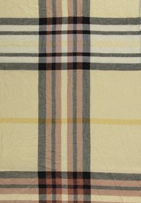 Tejido tejido con un fondo beige y un patrón de cuadros multicolor en gris, marrón, rosa suave y blanco. Acabado texturizado, ligeramente arrugado.