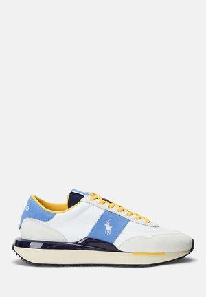 Trainers - white