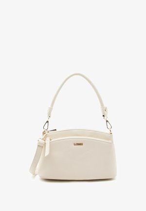 Sac à main en cuir blanc avec logo doré, bandoulière amovible et poche avant zippée sur fond blanc.