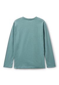 Langärmliges T-Shirt aus weichem, leicht türkisfarbenem Stoff. Verfügt über einen runden Ausschnitt und einen geraden Schnitt ohne Muster oder Verzierungen.