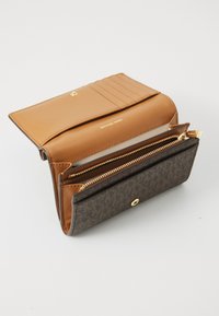 Thumbnail Image 4