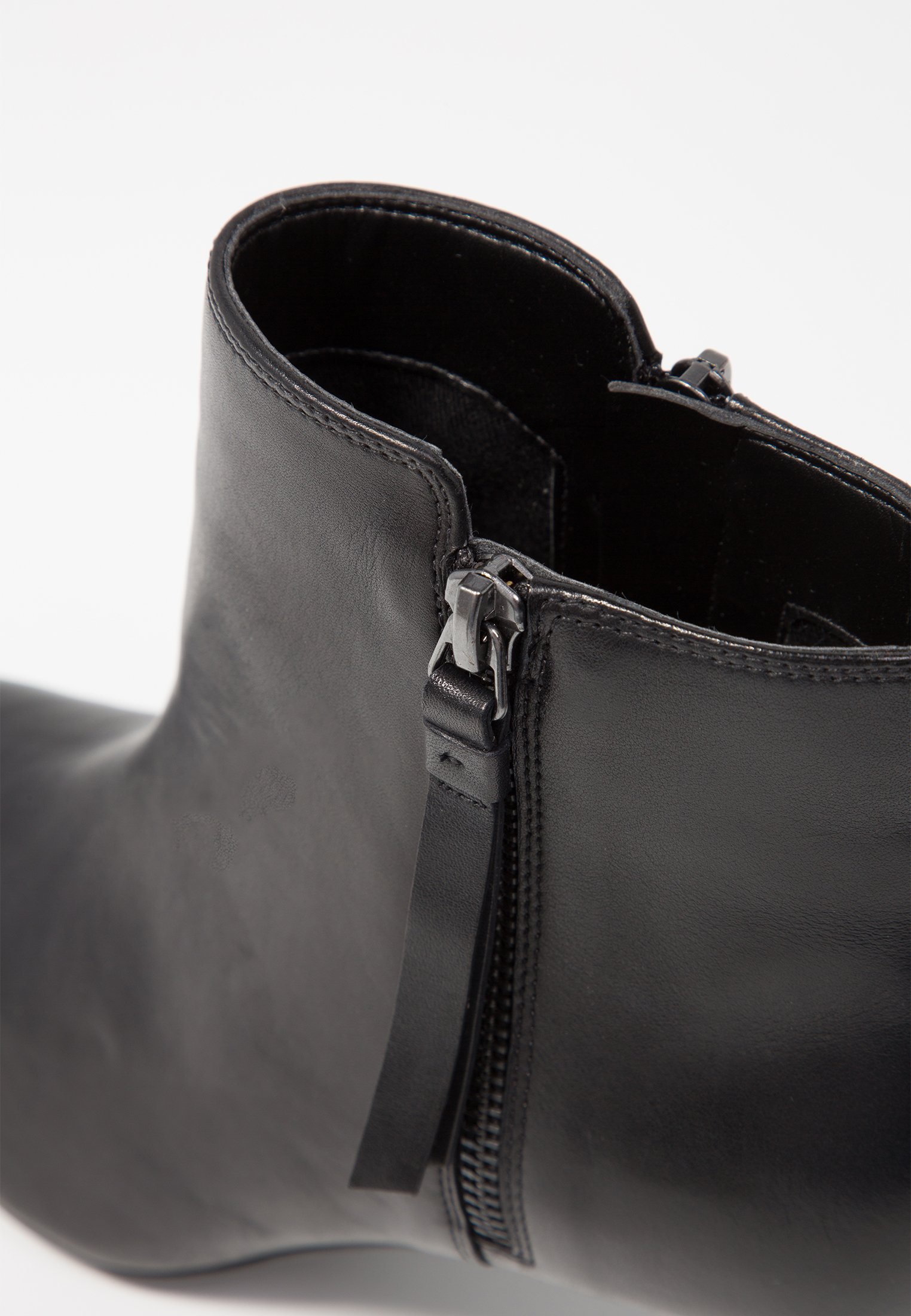 clarks calla blossom