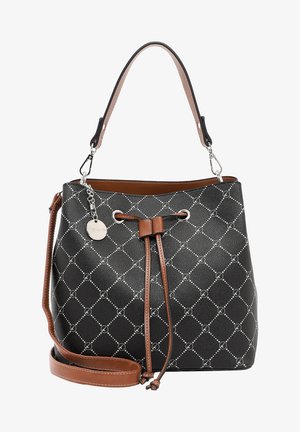 Svart bucketväska med vitt diamantsmönster, bruna läderdetaljer och justerbar axelrem. Utrustad med metallhardware och snörstängning.
