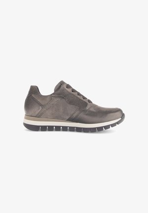 Heren sneaker in donkergrijs leer, met een gestructureerd zijpaneel, ronde neus en een gevoerde zool met een lichtgrijze streep.