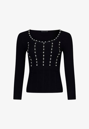 Mustast pikast varrukast soonikkoes kootud särk kaelaäärisega, mis on esiosal kaunistatud vertikaalsete ridade väikeste ümmarguste hõbedaste naeltega.