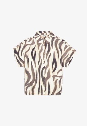 Camisa de manga corta en tela ligera con base color crema y rayas de cebra marrones, con cuello con solapa y cierre frontal de botones.