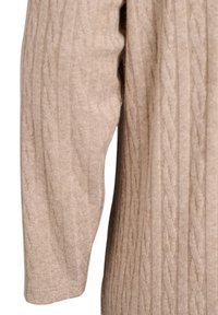 Beige gestrickter Pullover mit langen Ärmeln, vertikalem Zopfmuster und einer Nahaufnahme der Stofftextur und des Ärmels.