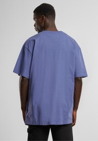 Karl Kani SMALL SIGNATURE ESSENTIAL TEE - Print T-shirt - dark blue