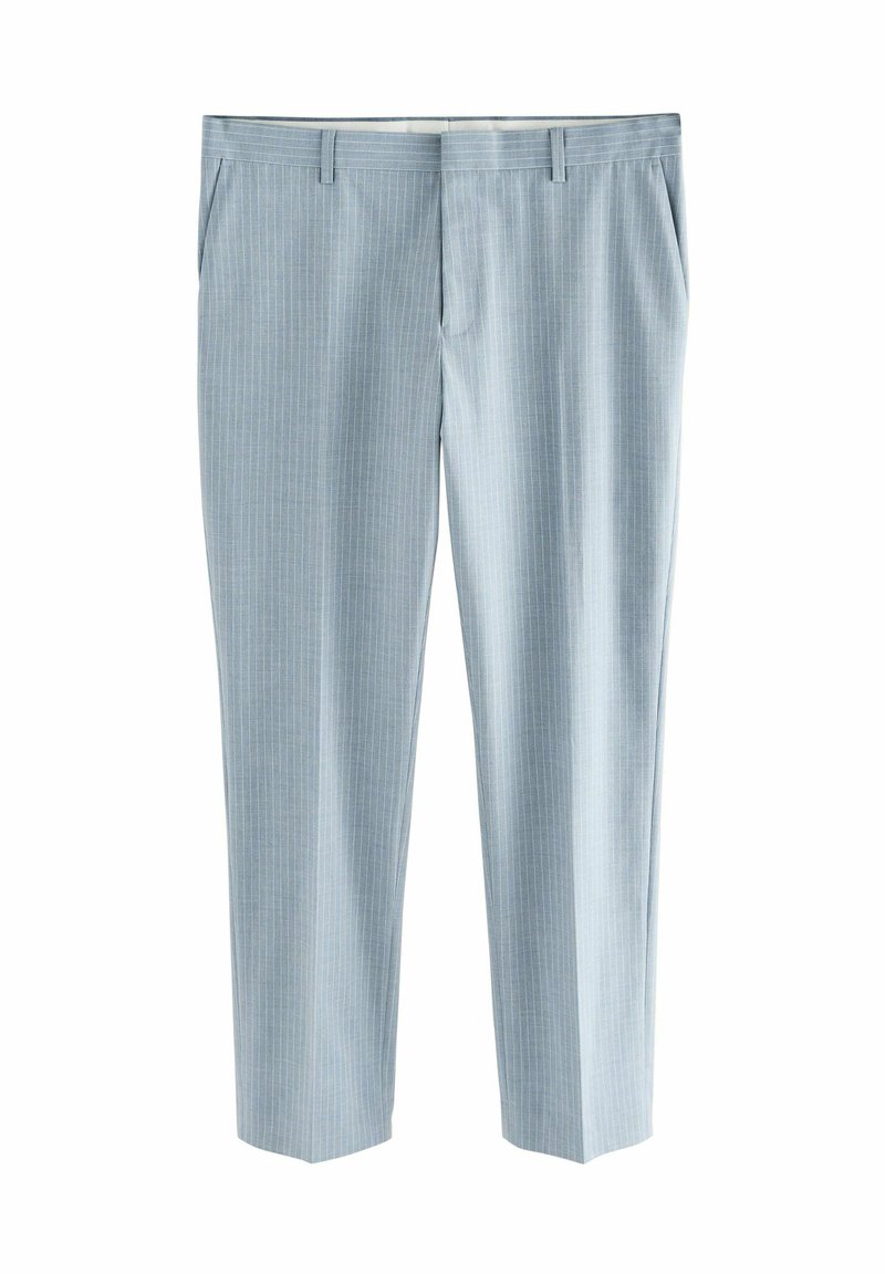 Pantaloni de costum bleu deschis, confecționați dintr-o țesătură netedă, având dungi verticale albe, două buzunare laterale și o croială ajustată cu o tăietură dreaptă.